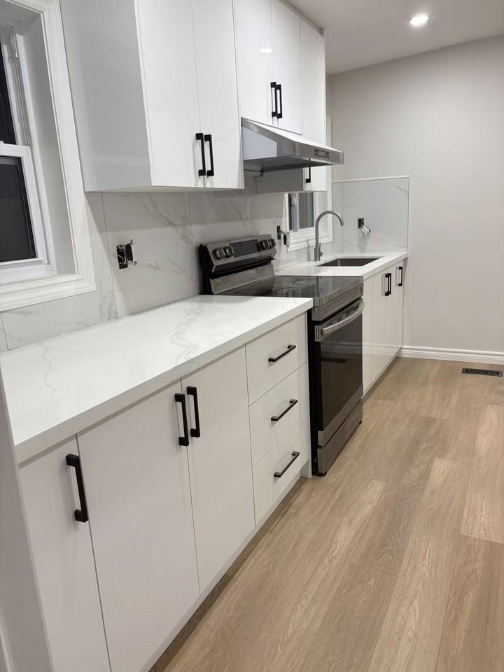 Palmerston Blvd & College St - Photo 3 of 7