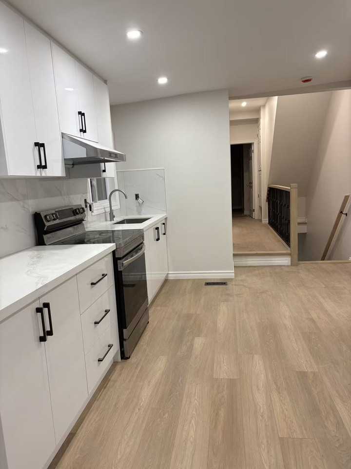 Palmerston Blvd & College St - Photo 2 of 7