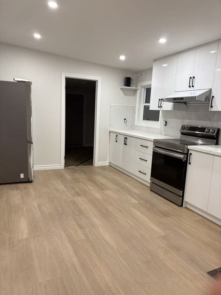 Palmerston Blvd & College St - Photo 4 of 7