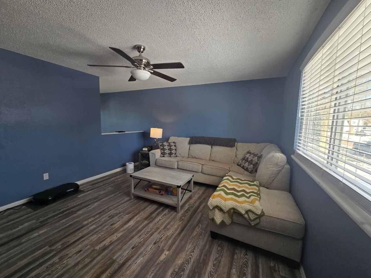 605 Bunting Ave - Photo 3 of 34