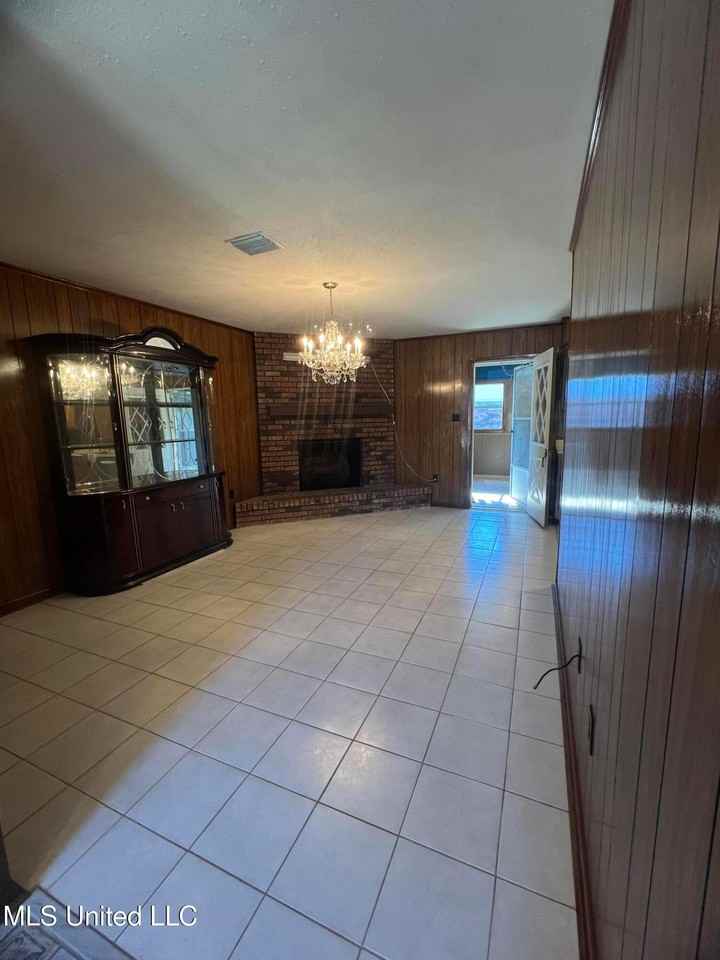 600 Kimberly Dr - Photo 3 of 17