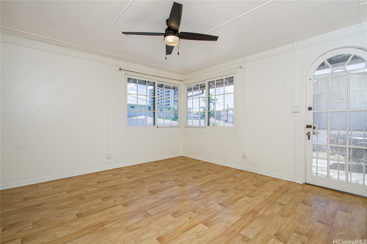 1044 Green St #A - Photo 3 of 12