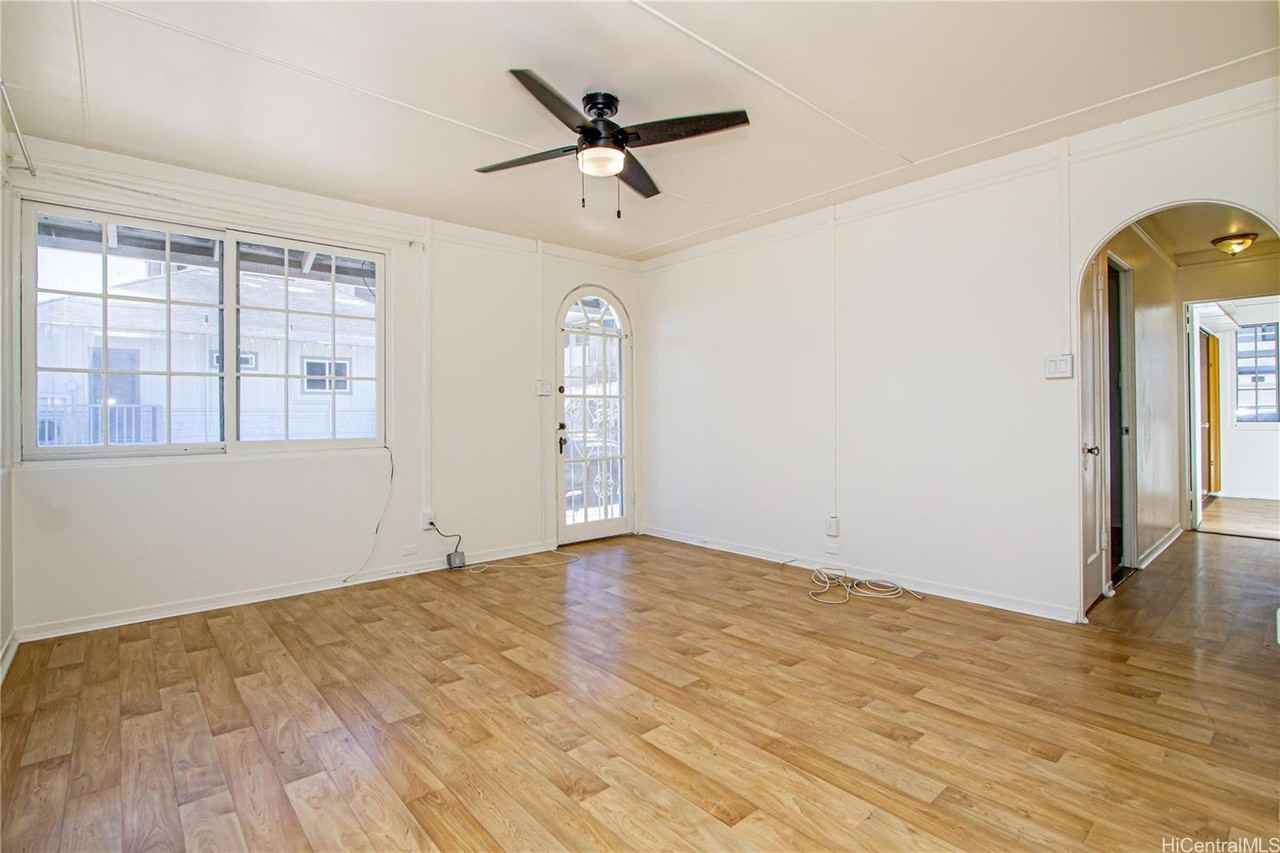 1044 Green St #A - Photo 5 of 12