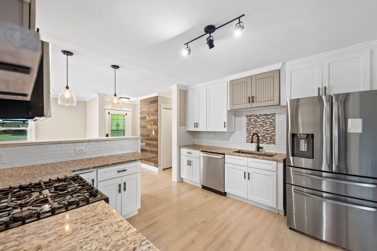 9186 W Springhill Dr - Photo 5 of 20