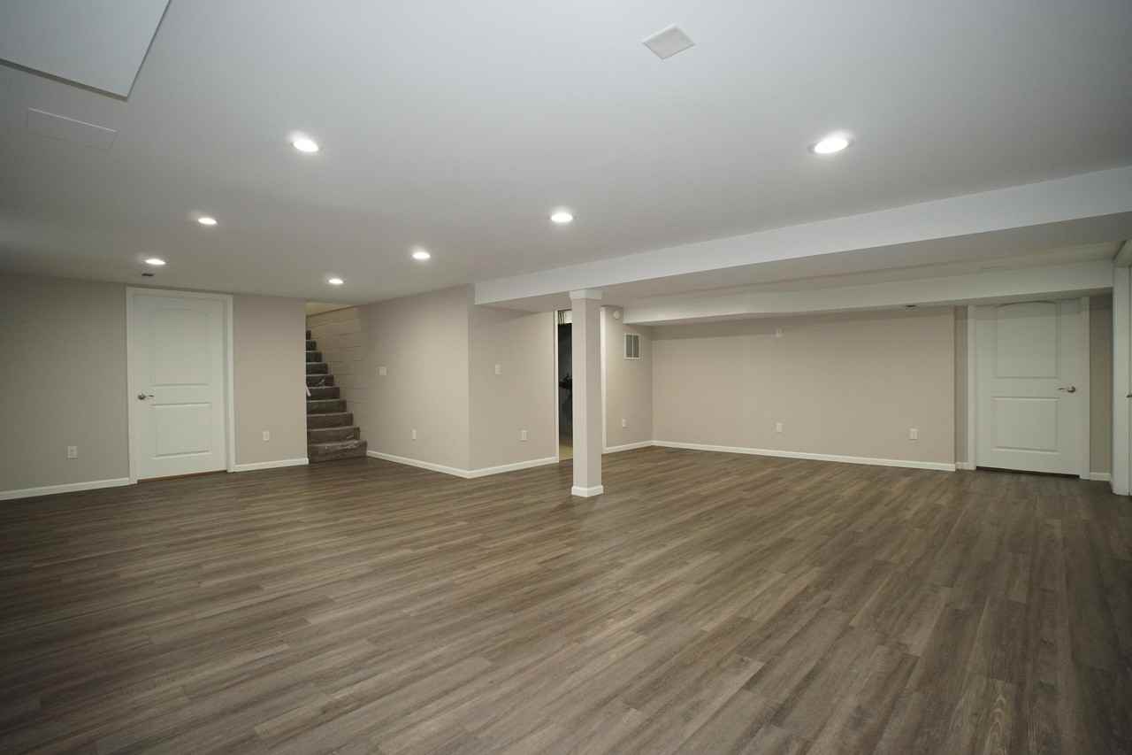 6092 Cleveland St - Photo 4 of 32