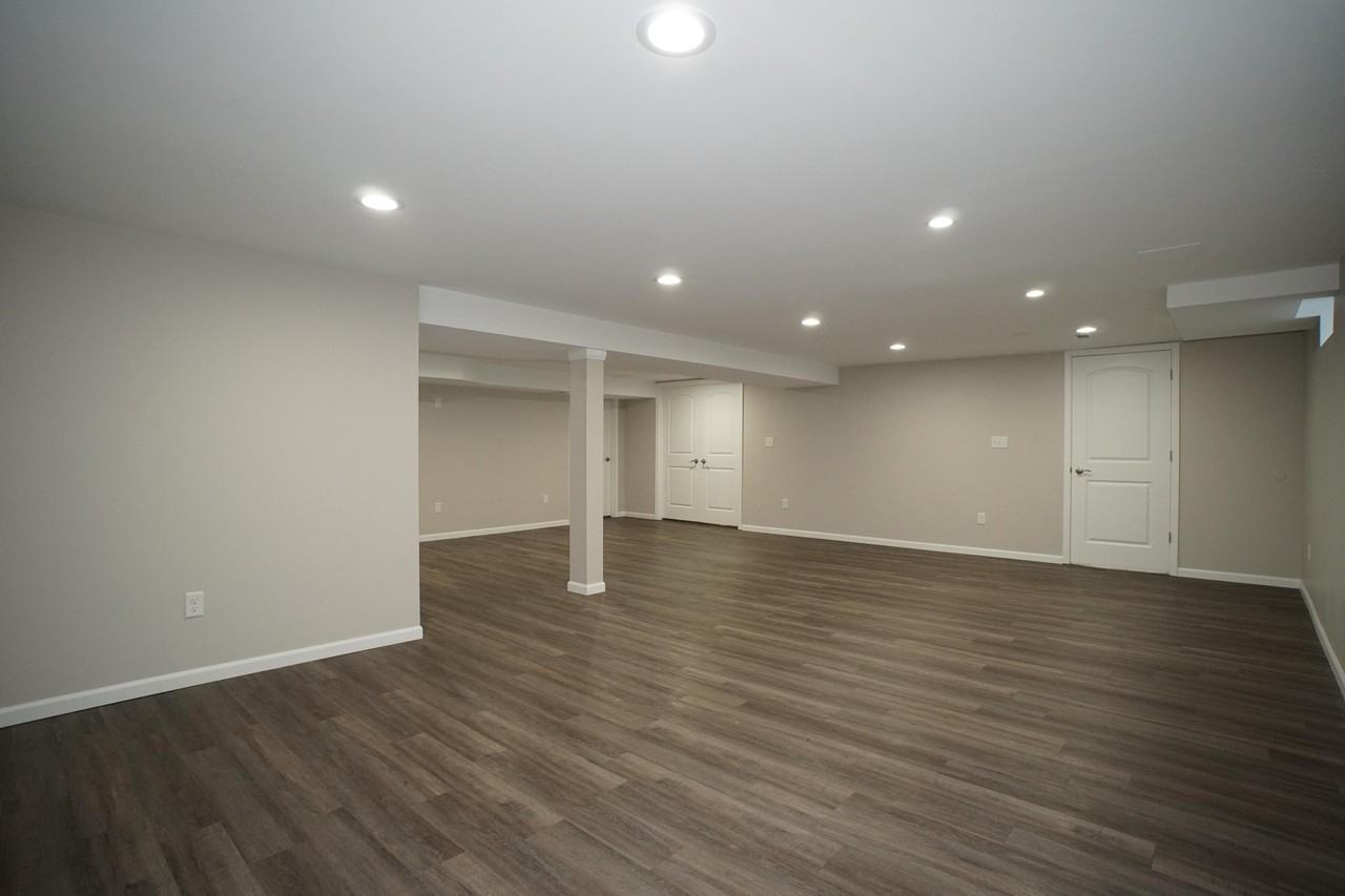 6092 Cleveland St - Photo 7 of 32