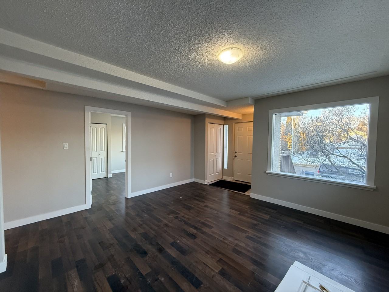 9821 76 Avenue Northwest, Edmonton, Alberta, Canada, T6E 1K6 - Photo 2 of 13