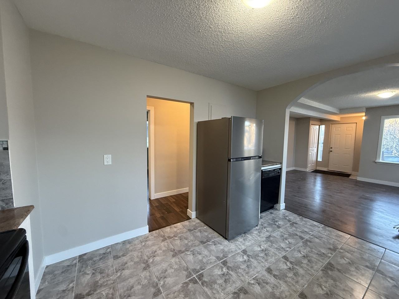 9821 76 Avenue Northwest, Edmonton, Alberta, Canada, T6E 1K6 - Photo 5 of 13