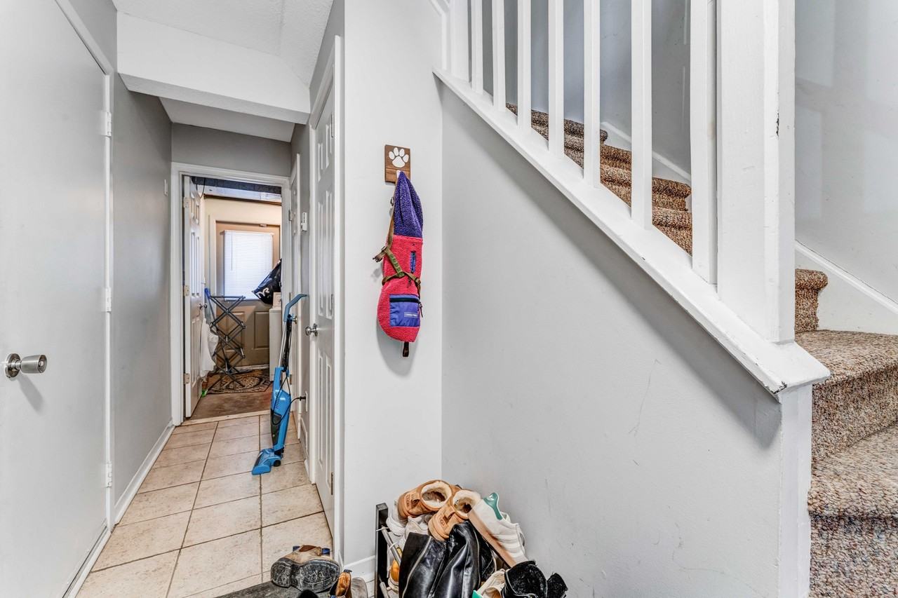 929 North River Road - Photo 2 of 16