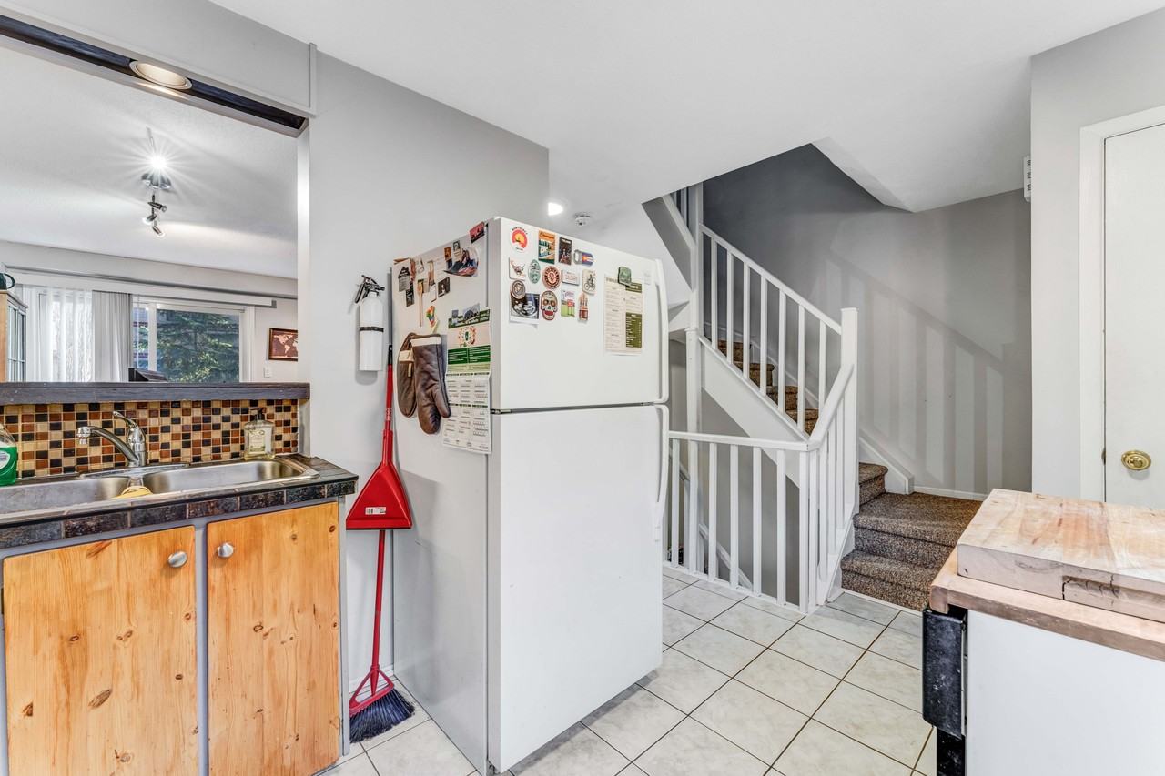 929 North River Road - Photo 3 of 16