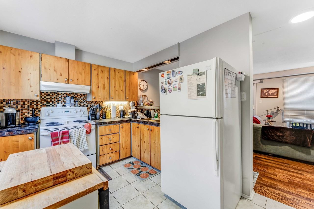 929 North River Road - Photo 4 of 16