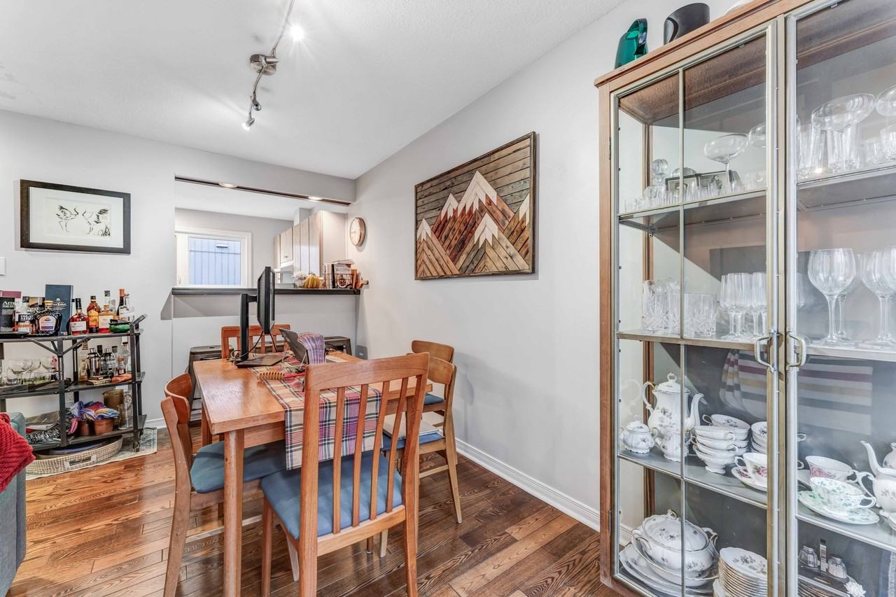 929 North River Road - Photo 7 of 16