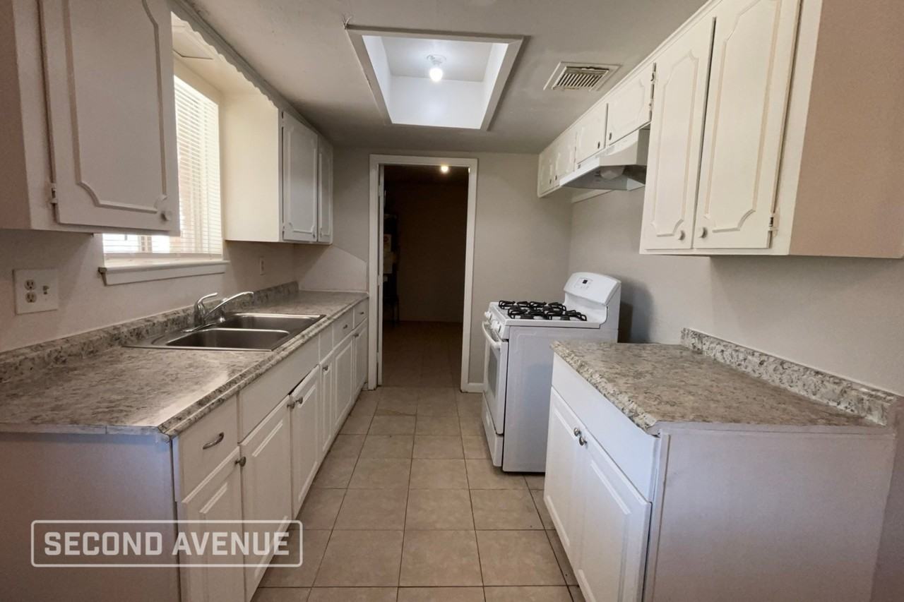 3302 Charriton Dr - Photo 5 of 15