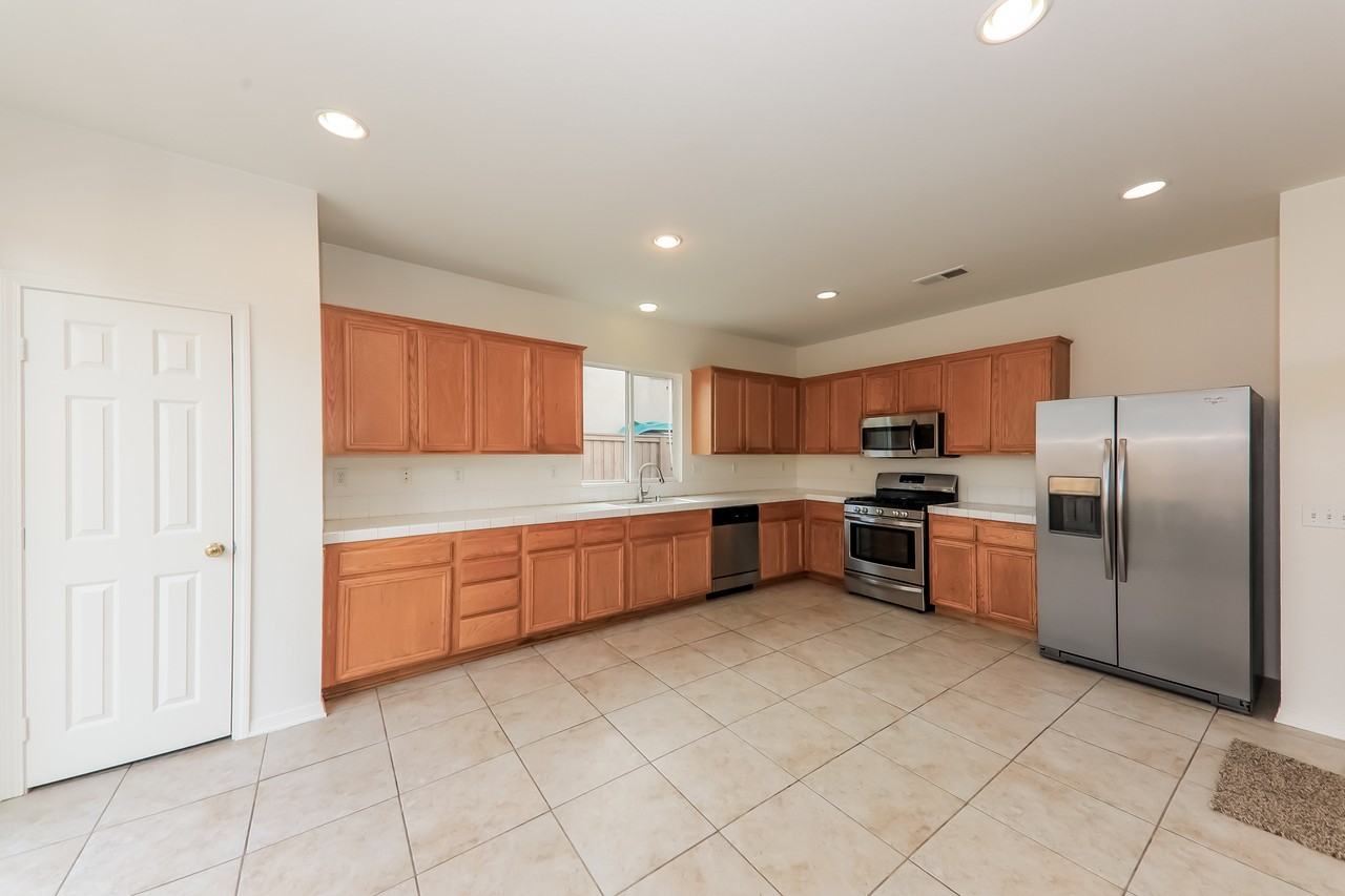 1060 Indiangrass Dr - Photo 7 of 29