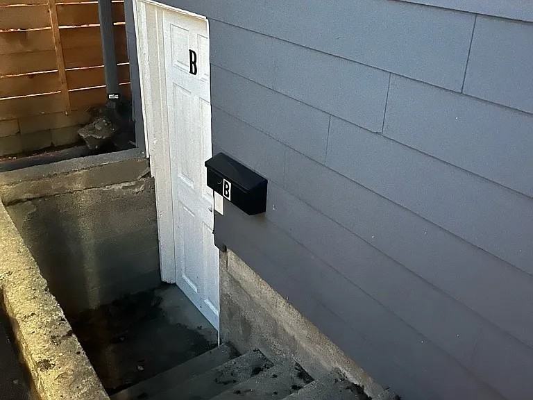 4525 5th Ave Ne #B - Photo 2 of 9