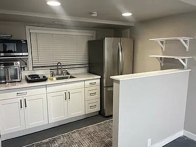 4525 5th Ave Ne #B - Photo 5 of 9