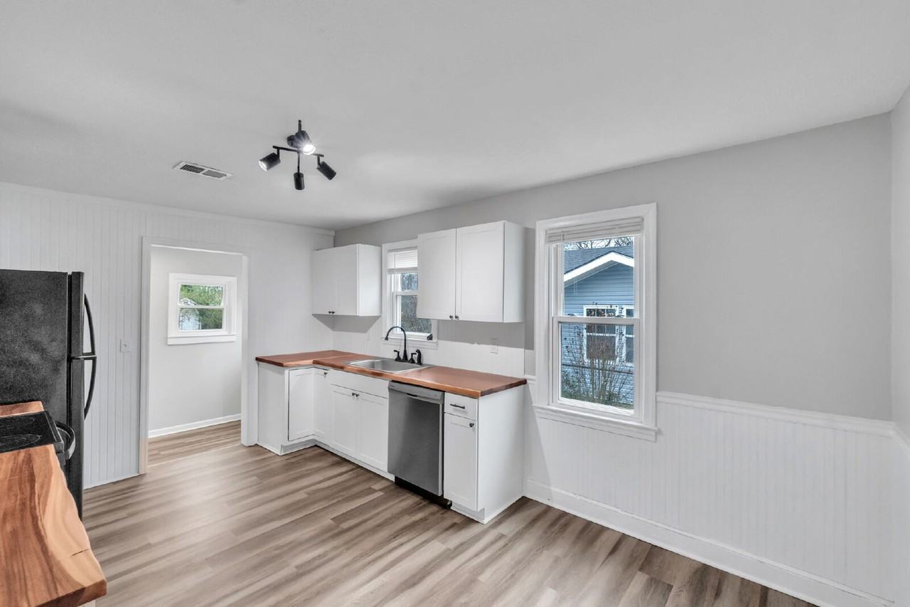 97 Allen Ave - Photo 6 of 27