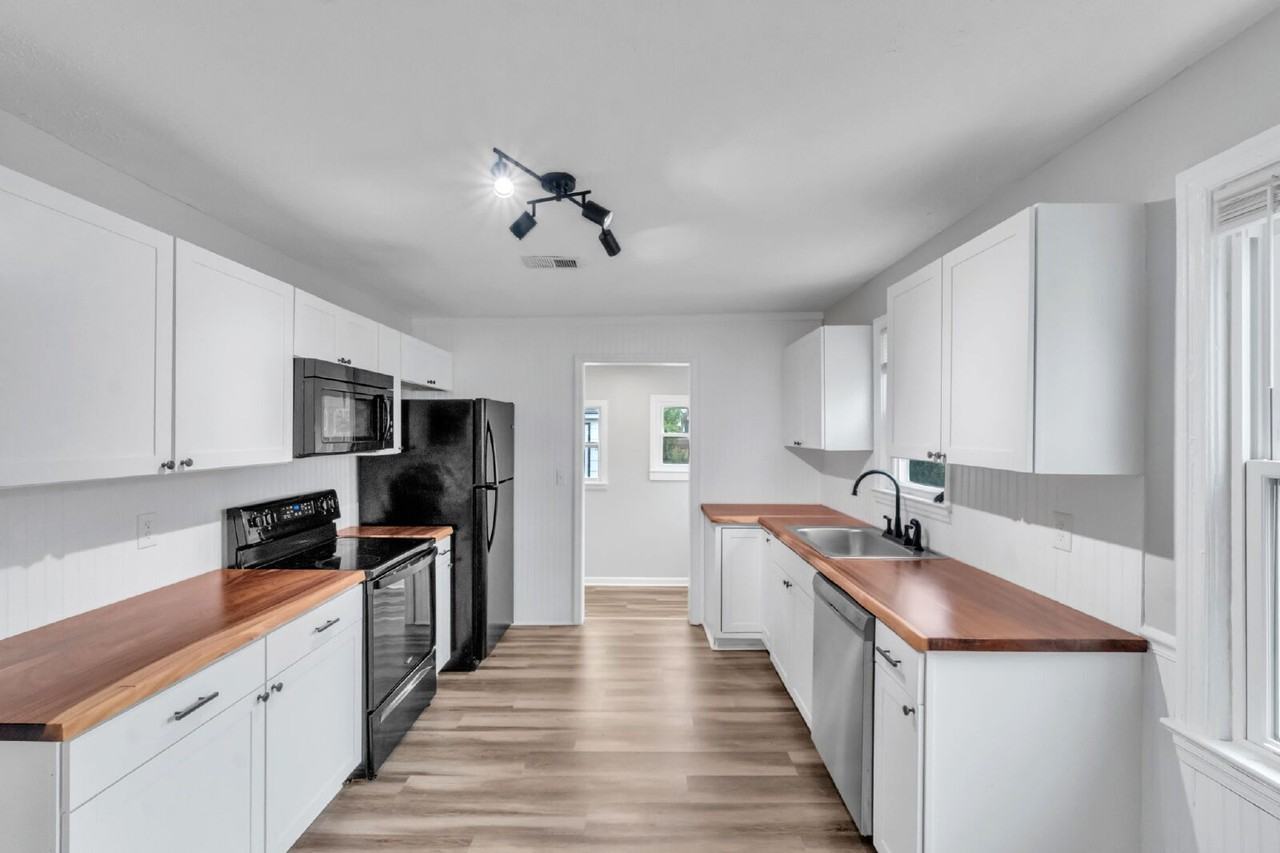 97 Allen Ave - Photo 7 of 27