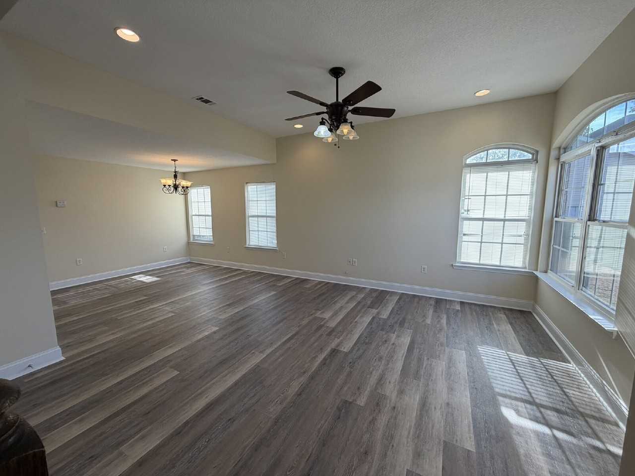 119 Thornbush Ct Ne - Photo 2 of 15