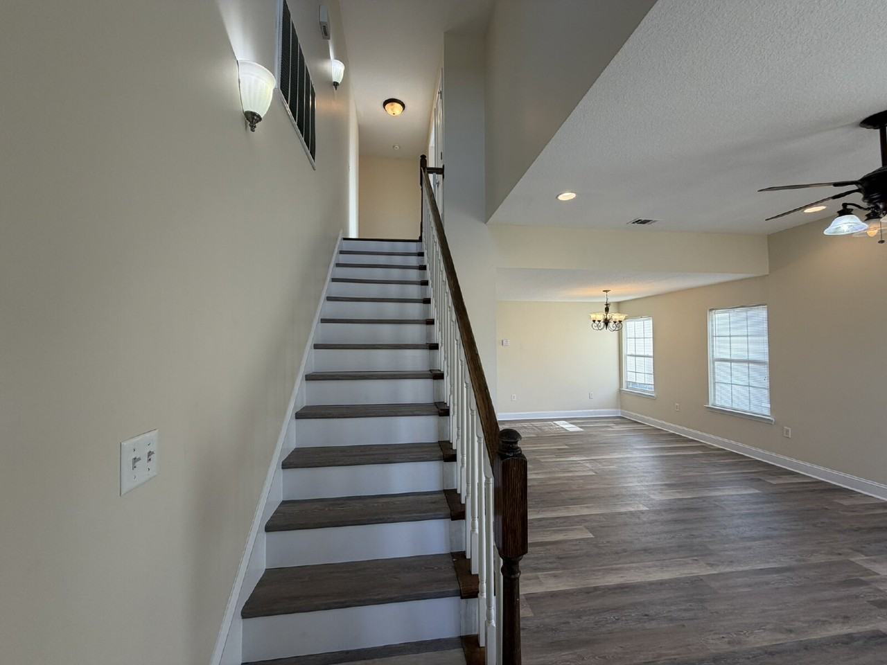 119 Thornbush Ct Ne - Photo 3 of 15