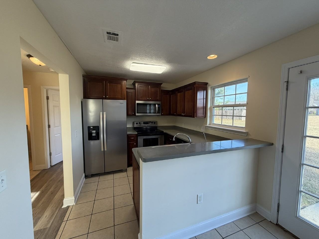 119 Thornbush Ct Ne - Photo 5 of 15