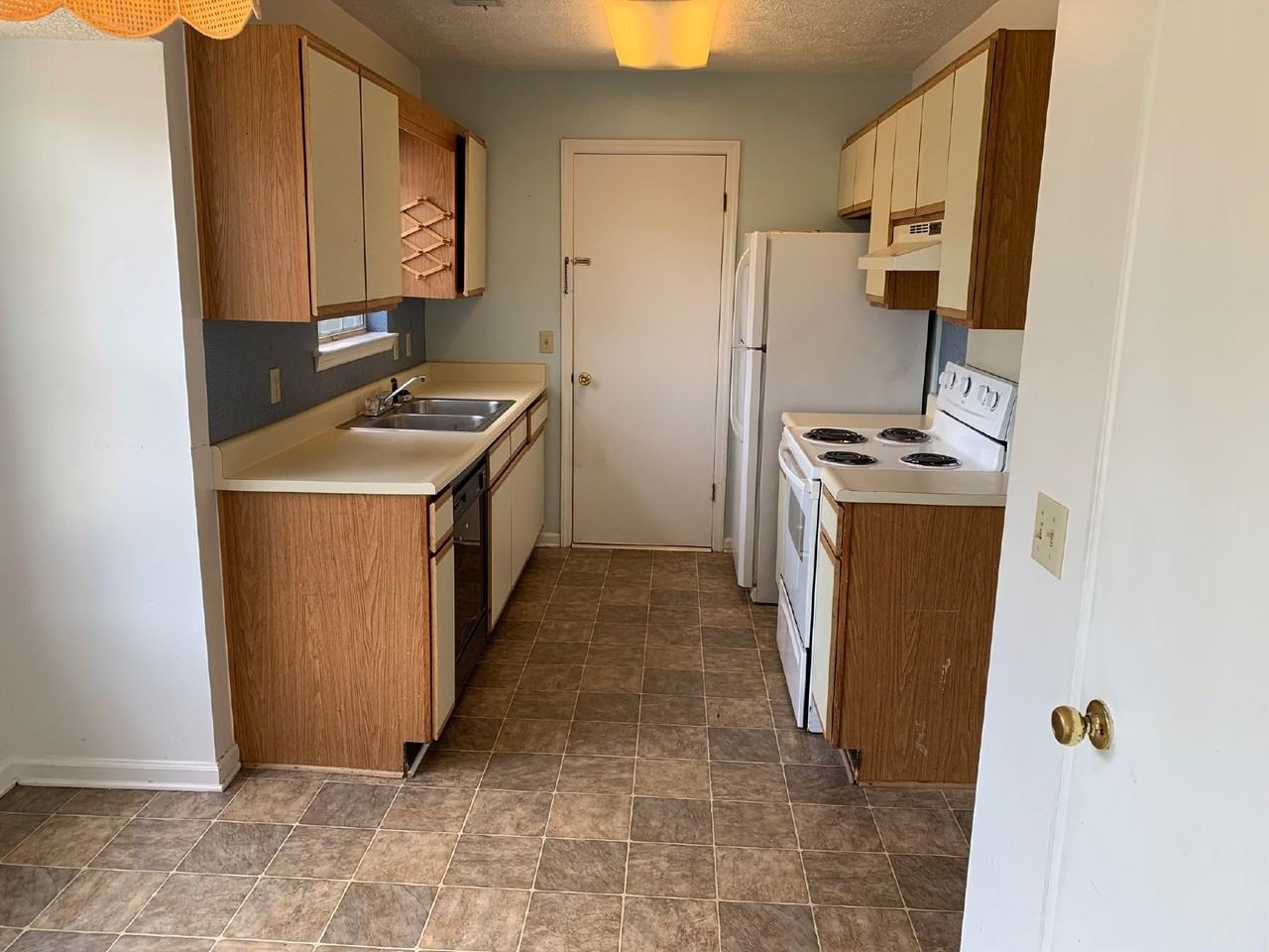 619 Honey Creek Ln - Photo 3 of 12