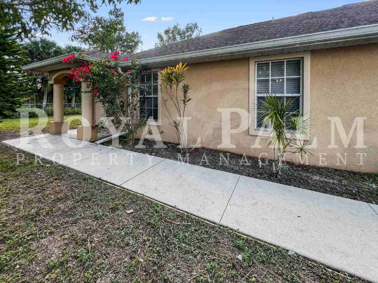 13437 1st St - Photo 3 of 24