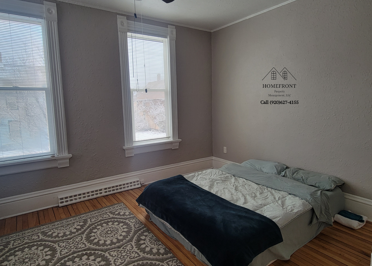 726 Riverfront Dr - Photo 2 of 16