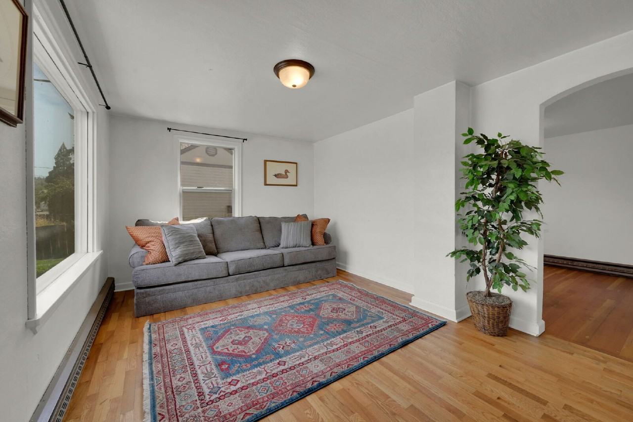 1648 Augusta St - Photo 3 of 20