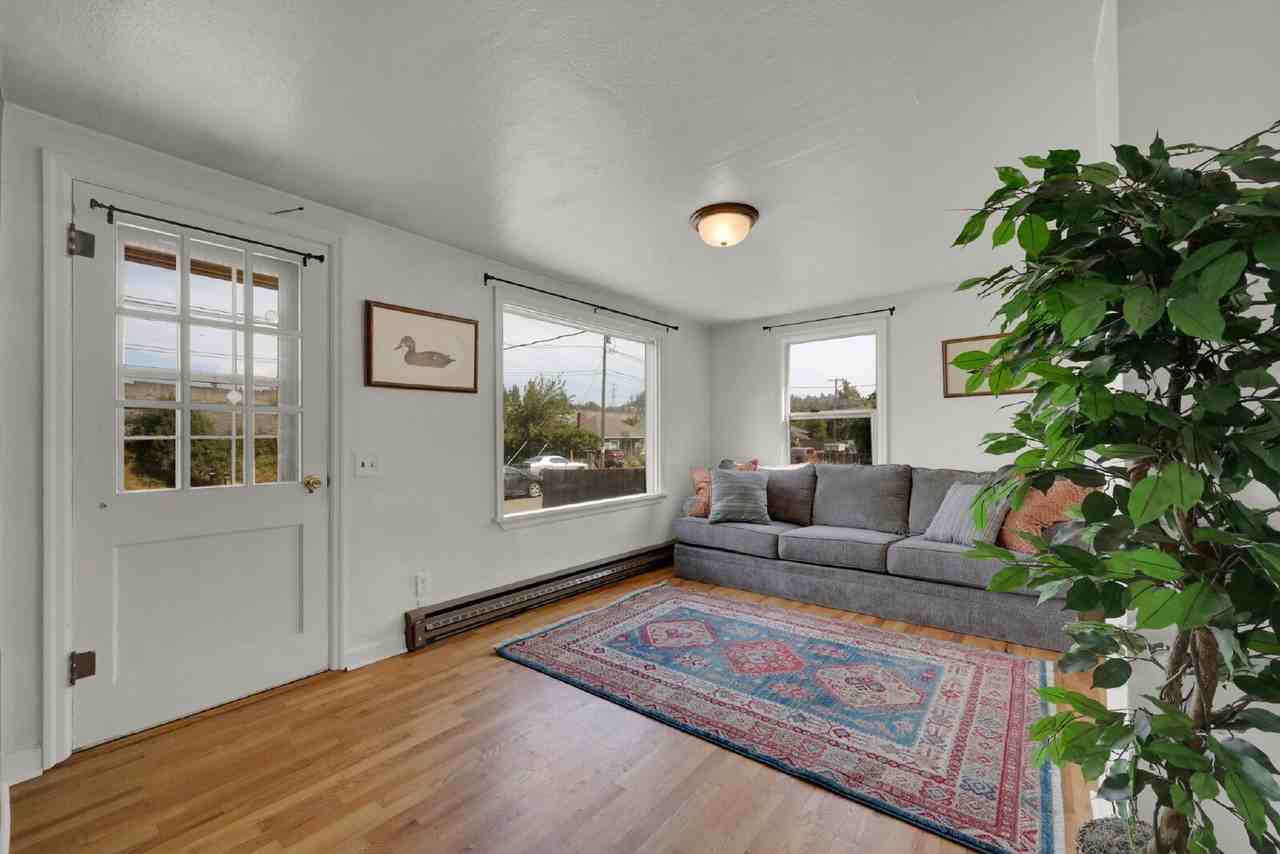 1648 Augusta St - Photo 4 of 20