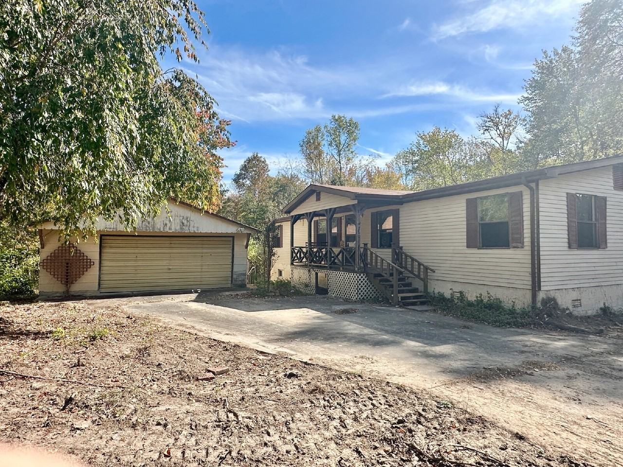 266 Dartmoor Dr - Photo 2 of 5