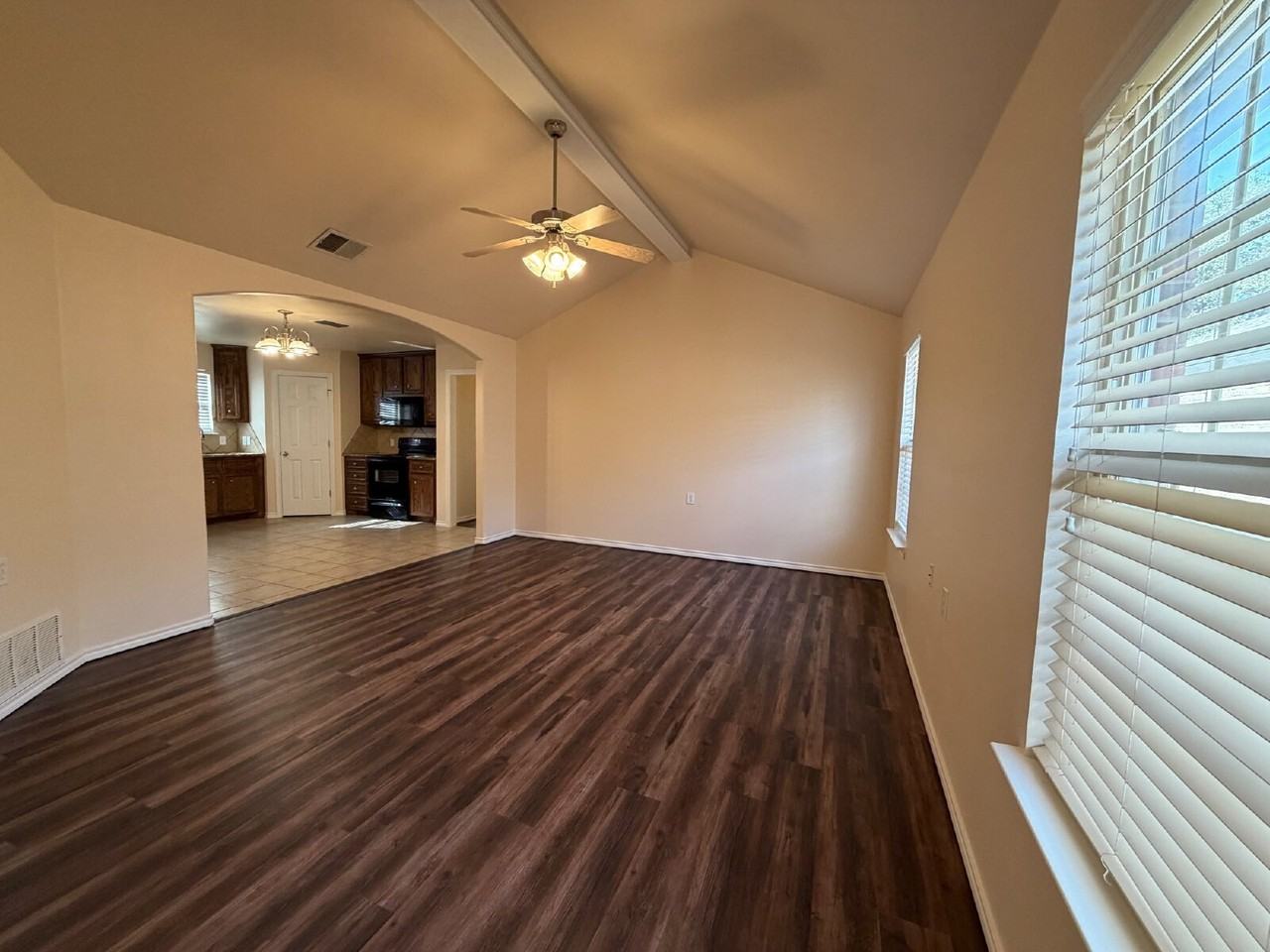 9910 Weatherford Ave - Photo 4 of 13