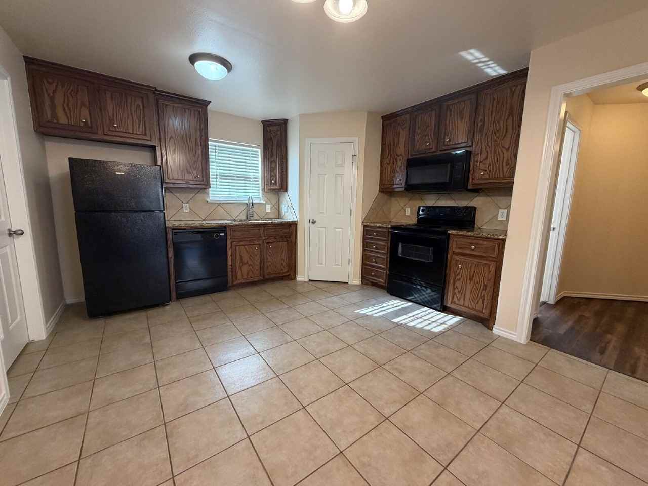 9910 Weatherford Ave - Photo 6 of 13