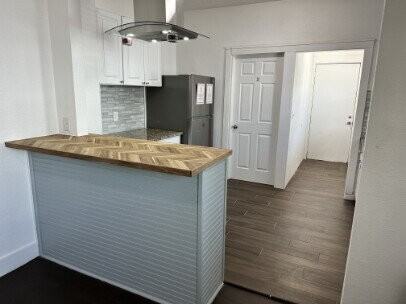 1232 Nw 44th St #4 - Photo 4 of 11