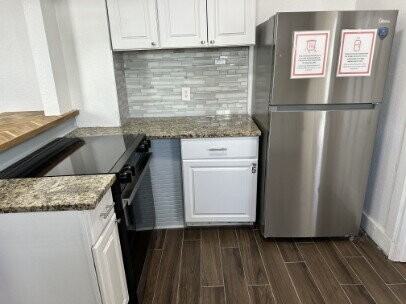 1232 Nw 44th St #4 - Photo 7 of 11