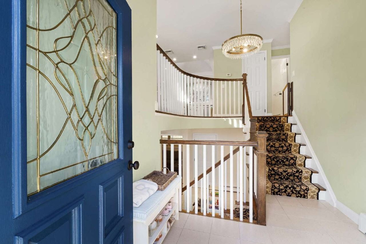 5 Alexander Dr - Photo 3 of 31