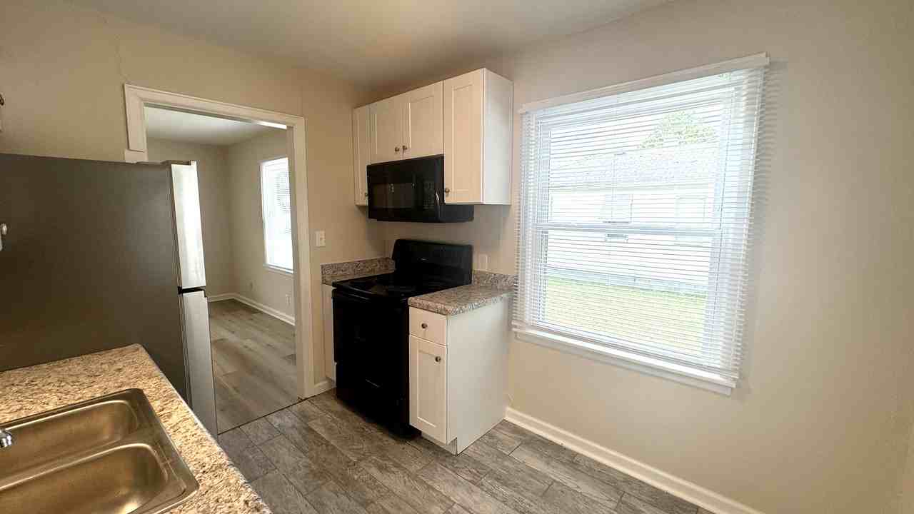 1718 Cass Ave - Photo 2 of 12