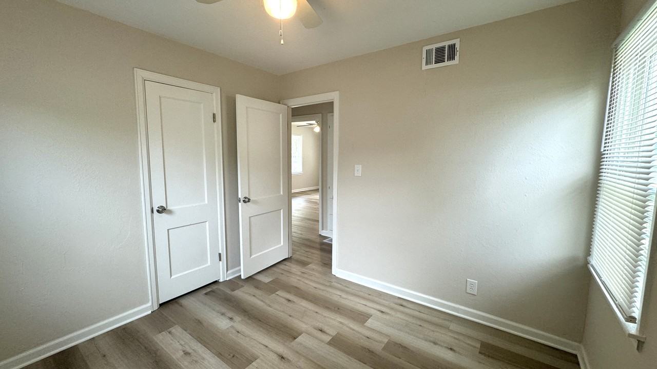 1718 Cass Ave - Photo 3 of 12