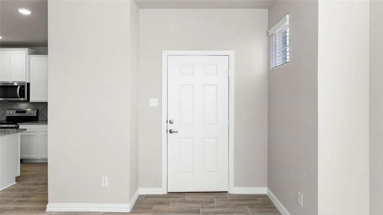 2820 Percheron Dr - Photo 4 of 27