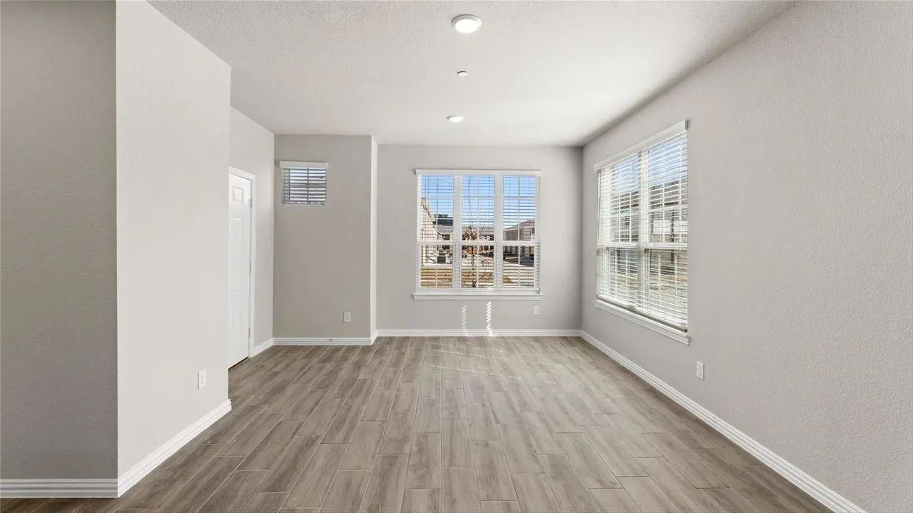 2820 Percheron Dr - Photo 6 of 27