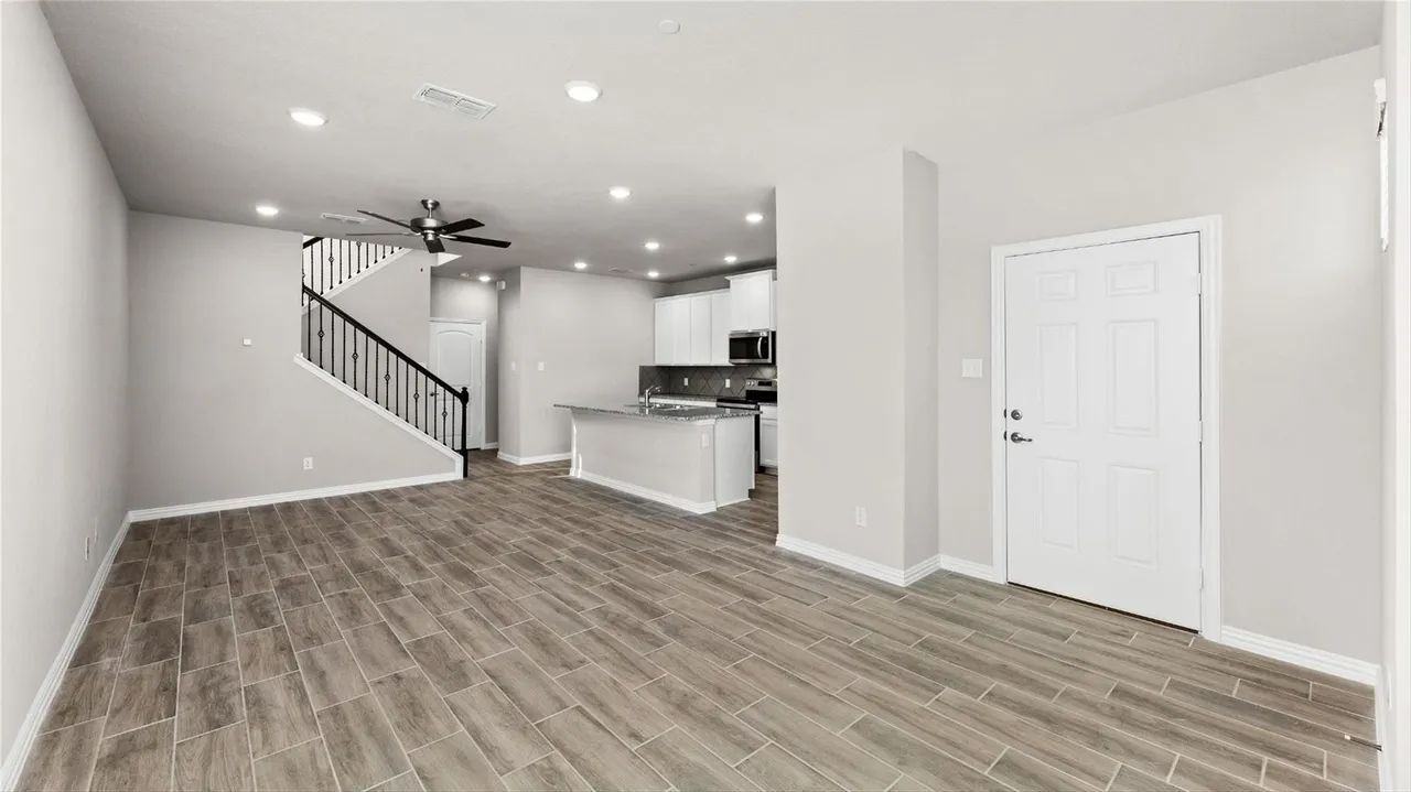 2820 Percheron Dr - Photo 7 of 27