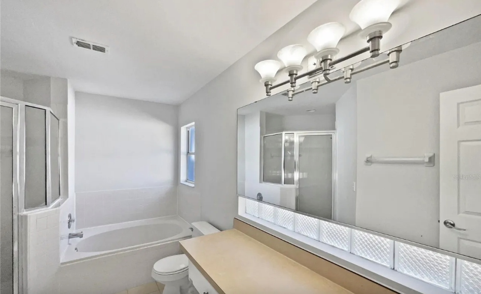 1543 Sw 32nd St - Photo 2 of 26