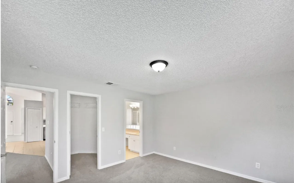 1543 Sw 32nd St - Photo 3 of 26