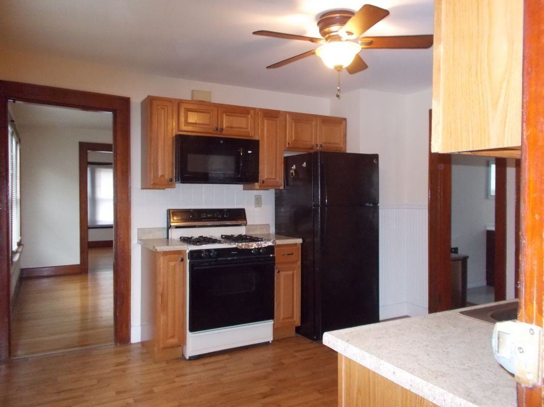 42 Holbrook Pl ##2 - Photo 3 of 5