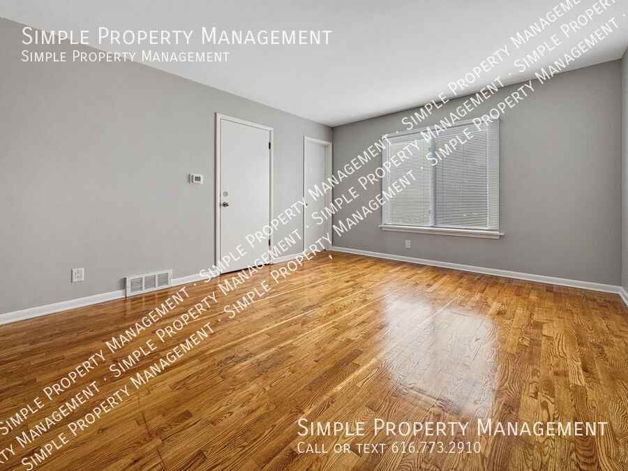 535 Howard St Se - Photo 3 of 14