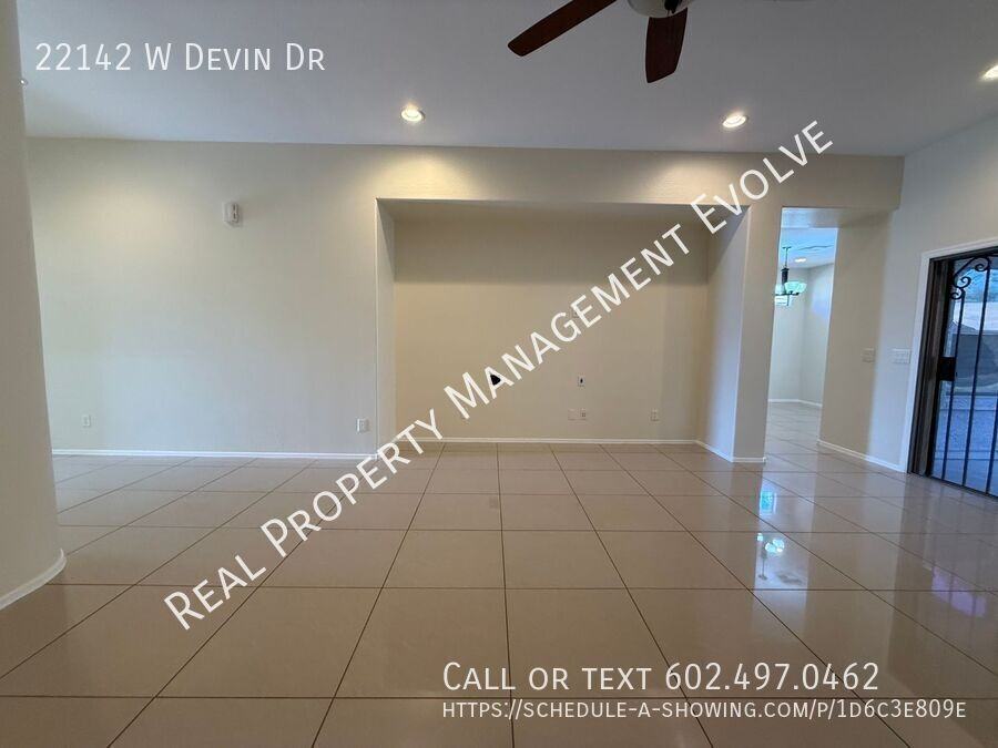 22142 W Devin Dr - Photo 5 of 30