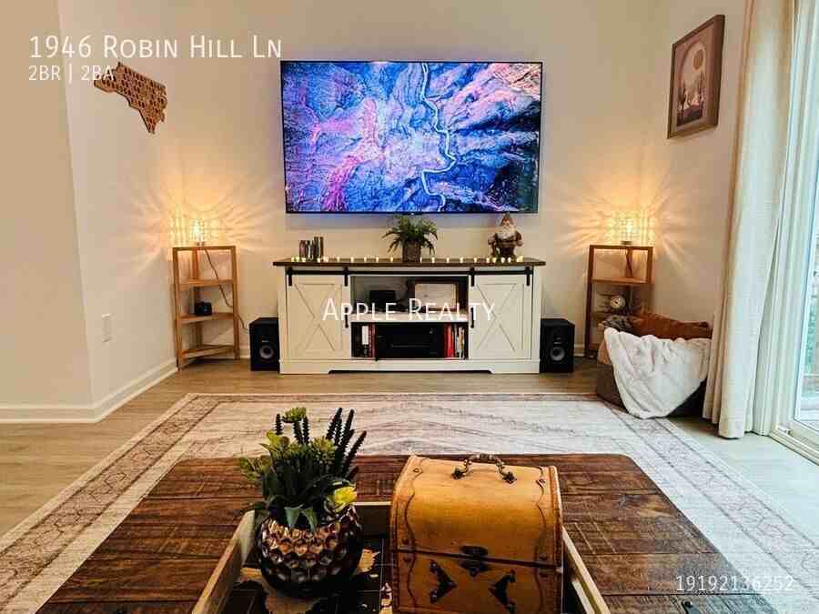 1946 Robin Hill Ln - Photo 2 of 24