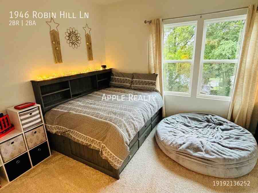 1946 Robin Hill Ln - Photo 3 of 24