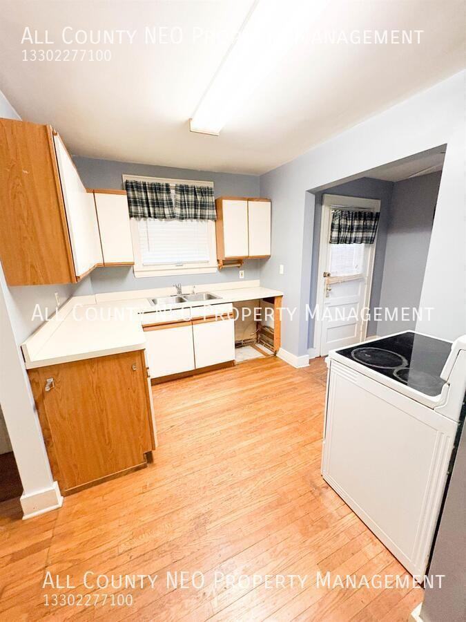 1051 Brown St - Photo 7 of 16