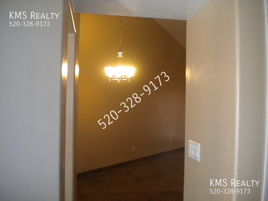 2515 S Timberline Ave - Photo 4 of 38